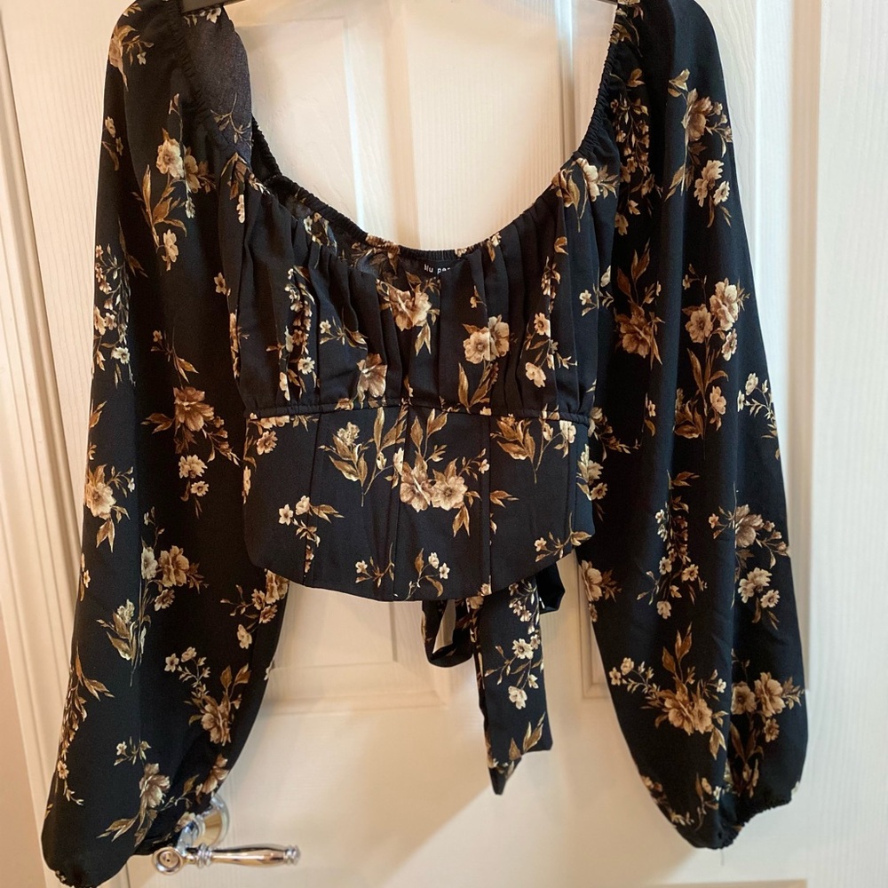 Blu Pepper Feminine Romantic Cottagecore Floral Black Long Sleeve Crop